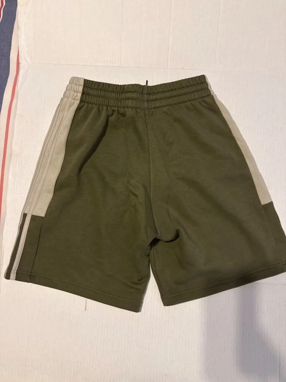 Green Adidas Essential Fleece Three Stripes Shorts w/ Drawstring Size Small NEW